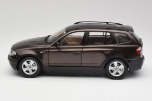 BMW X3 E83 3.0d Tummanharmaa Metallic Kyosho 1:18 80430300736 Metalli — kuva 4 / 8