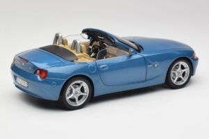 BMW Z4 E85 Maldives Blue Bburago 1:18 34046BLUE Metalli — kuva 3 / 8