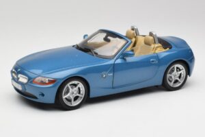 BMW Z4 E85 Maldives Blue Bburago 1:18 34046BLUE Metalli