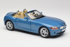 BMW Z4 E85 Maldives Blue Bburago 1:18 34046BLUE Metalli — kuva 6 / 8