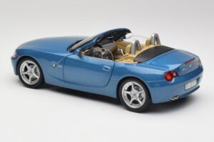 BMW Z4 E85 Maldives Blue Bburago 1:18 34046BLUE Metalli — kuva 7 / 8