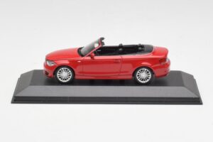 BMW 1-sarja E88 Cabriolet Karmiininpunainen Minichamps 1:43 431026230 Metalli