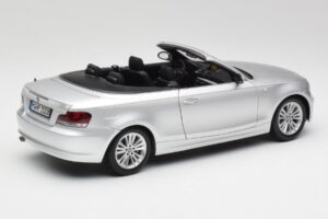 BMW 135i E88 Avoauto Titan Hopea Kyosho 1:18 80430427021 Metalli — kuva 3 / 8