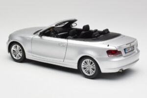 BMW 135i E88 Avoauto Titan Hopea Kyosho 1:18 80430427021 Metalli — kuva 7 / 8