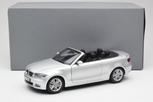 BMW 135i E88 Avoauto Titan Hopea Kyosho 1:18 80430427021 Metalli — kuva 8 / 8