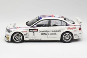 BMW E90 320si #1 A. Priaulx WTCC Champion 2006 Kyosho 1:18 80430429067 Metalli — kuva 4 / 8