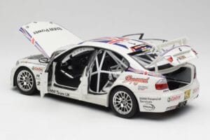 BMW E90 320si #1 A. Priaulx WTCC Champion 2006 Kyosho 1:18 80430429067 Metalli — kuva 5 / 8