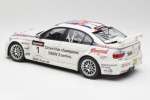 BMW E90 320si #1 A. Priaulx WTCC Champion 2006 Kyosho 1:18 80430429067 Metalli — kuva 7 / 8
