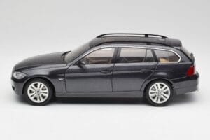 BMW 330i E91 Touring Tummanharmaa Kyosho 1:18 80430394360 Metalli — kuva 4 / 8