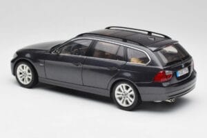 BMW 330i E91 Touring Tummanharmaa Kyosho 1:18 80430394360 Metalli — kuva 7 / 8