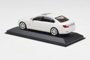 BMW 750Li F02 Valkoinen Minichamps 1:43 80420445201 Metalli — kuva 3 / 5
