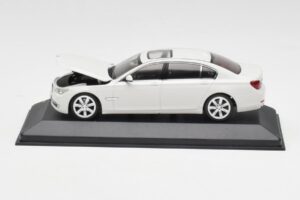 BMW 750Li F02 Valkoinen Minichamps 1:43 80420445201 Metalli — kuva 4 / 5