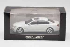 BMW 750Li F02 Valkoinen Minichamps 1:43 80420445201 Metalli — kuva 5 / 5