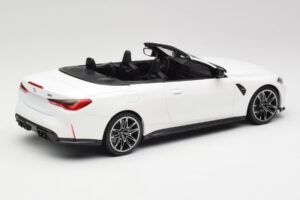 BMW M4 G82 Avoauto Alpine White Minichamps 1:18 155021031 Metalli — kuva 2 / 6