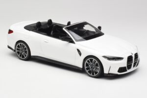 BMW M4 G82 Avoauto Alpine White Minichamps 1:18 155021031 Metalli — kuva 4 / 6
