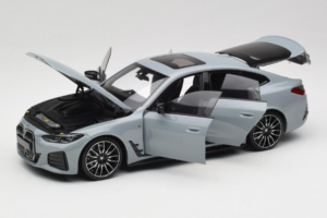 BMW i4 G26 Grey Metallic Minichamps 1:18 110023010 Metalli — kuva 2 / 8