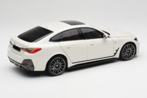 BMW i4 M50 G26 Alpine White Minichamps 1:18 110023011 Metalli — kuva 3 / 8
