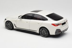 BMW i4 M50 G26 Alpine White Minichamps 1:18 110023011 Metalli — kuva 7 / 8