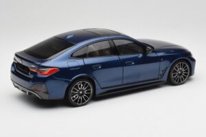 BMW i4 M50 G26 Portimao Blue Minichamps 1:18 110023012 Metalli — kuva 3 / 8