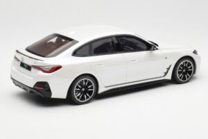 BMW i4 M50 G26 Mineral Valkoinen Metallic Otto 1:18 OT1074 Hartsi — kuva 2 / 6