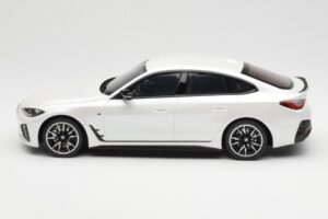 BMW i4 M50 G26 Mineral Valkoinen Metallic Otto 1:18 OT1074 Hartsi — kuva 3 / 6