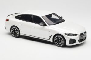 BMW i4 M50 G26 Mineral Valkoinen Metallic Otto 1:18 OT1074 Hartsi — kuva 4 / 6
