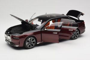 BMW i7 G70 Black & Red Metallic Minichamps 1:18 110023201 Metalli — kuva 2 / 8