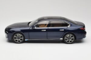 BMW i7 G70 Blue Metallic Minichamps 1:18 110023202 Metalli — kuva 4 / 8