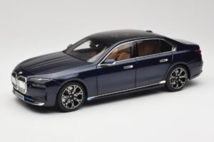 BMW i7 G70 Blue Metallic Minichamps 1:18 110023202 Metalli