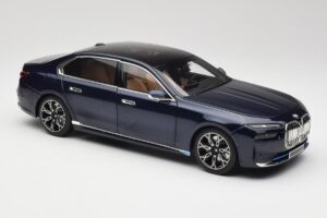 BMW i7 G70 Blue Metallic Minichamps 1:18 110023202 Metalli — kuva 6 / 8