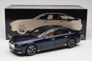 BMW i7 G70 Blue Metallic Minichamps 1:18 110023202 Metalli — kuva 8 / 8