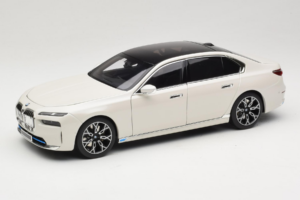 BMW i7 G70 White Metallic Minichamps 1:18 110023200 Metalli