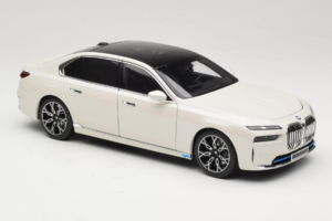 BMW i7 G70 White Metallic Minichamps 1:18 110023200 Metalli — kuva 6 / 8