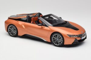 BMW i8 Roadster E-Kupari Minichamps 1:18 80432454784 Metalli — kuva 4 / 6