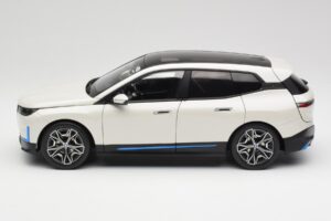 BMW iX Alpine White Minichamps 1:18 110023102 Metalli — kuva 4 / 8