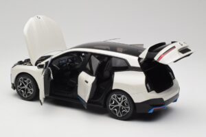 BMW iX Alpine White Minichamps 1:18 110023102 Metalli — kuva 5 / 8