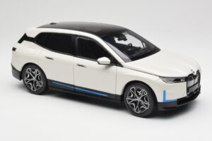 BMW iX Alpine White Minichamps 1:18 110023102 Metalli — kuva 6 / 8