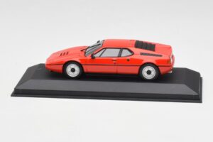 BMW M1 Punainen Minichamps 1:43 430025022 Metalli