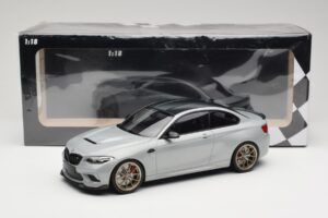 BMW M2 CS F87 Hopea kultaisilla vanteilla Minichamps 1:18 155021028 Metalli — kuva 6 / 6
