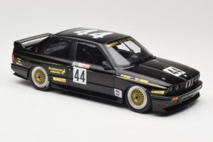 BMW M3 E30 JPS Team BMW #44 J. Richards / T. Longhurst Class Winners Bathurst 1000 1987 Minichamps 1:18 155872044 Metalli — kuva 4 / 6