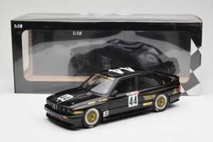 BMW M3 E30 JPS Team BMW #44 J. Richards / T. Longhurst Class Winners Bathurst 1000 1987 Minichamps 1:18 155872044 Metalli — kuva 6 / 6