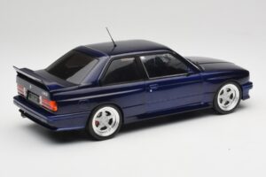 BMW M3 E30 Macau Blue IXO 1:18 18CMC122 Metalli — kuva 2 / 6