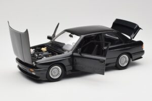 BMW M3 E30 Black Metallic Minichamps 1:18 180020306 Metalli — kuva 2 / 8