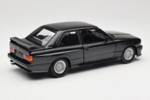 BMW M3 E30 Black Metallic Minichamps 1:18 180020306 Metalli — kuva 3 / 8