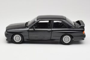 BMW M3 E30 Black Metallic Minichamps 1:18 180020306 Metalli — kuva 4 / 8