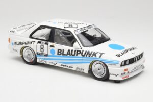 BMW M3 E30 Team Schnitzer #8 O. Manthey DTM 1988 Minichamps 1:18 155882008 Metalli — kuva 4 / 6