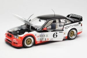 BMW M3 E36 GTR #0 B. Auberlen / M. Simo / P. Cunningham Daytona 24 Hours 1998 UT Models 1:18 39816 Metalli — kuva 2 / 8