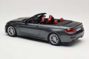BMW M4 F83 Avoauto Mineral Grey Paragon 1:18 80432339610 Metalli — kuva 7 / 8