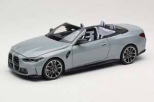 BMW M4 G83 Avoauto Grey Metallic Minichamps 1:18 110021032 Metalli