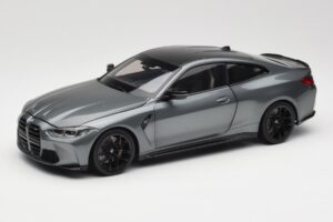 BMW M4 G82 Harmaa Metallic Minichamps 1:18 113020124 Metalli